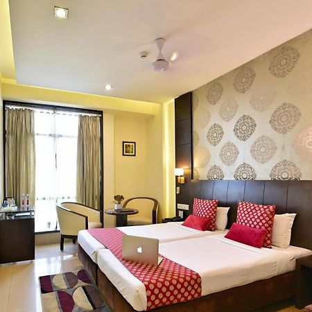 Hotel Surya Plaza Кота Екстериор снимка