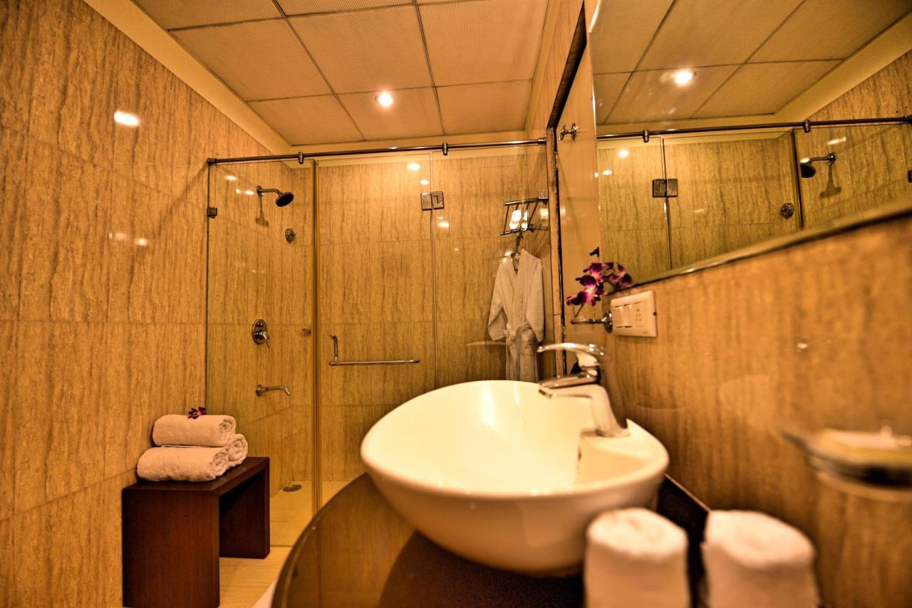 Hotel Surya Plaza Кота Екстериор снимка