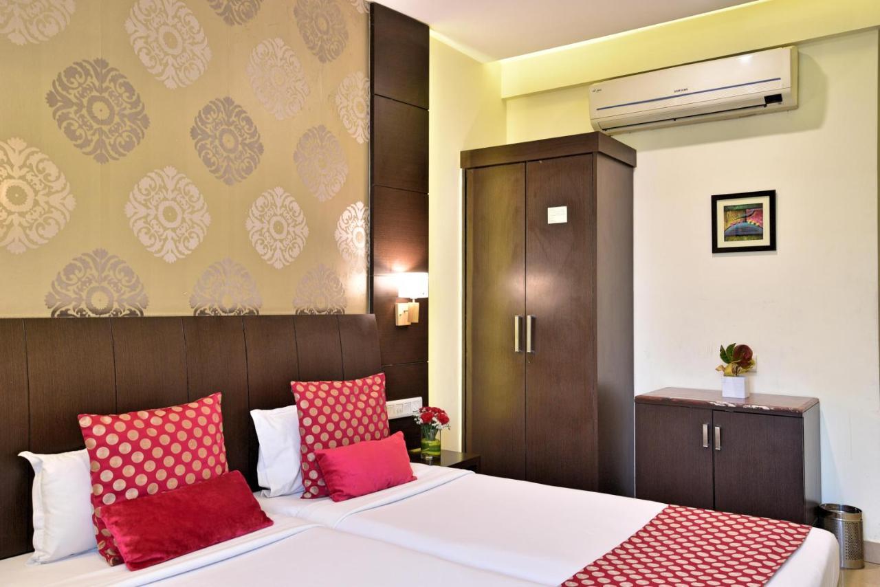Hotel Surya Plaza Кота Екстериор снимка