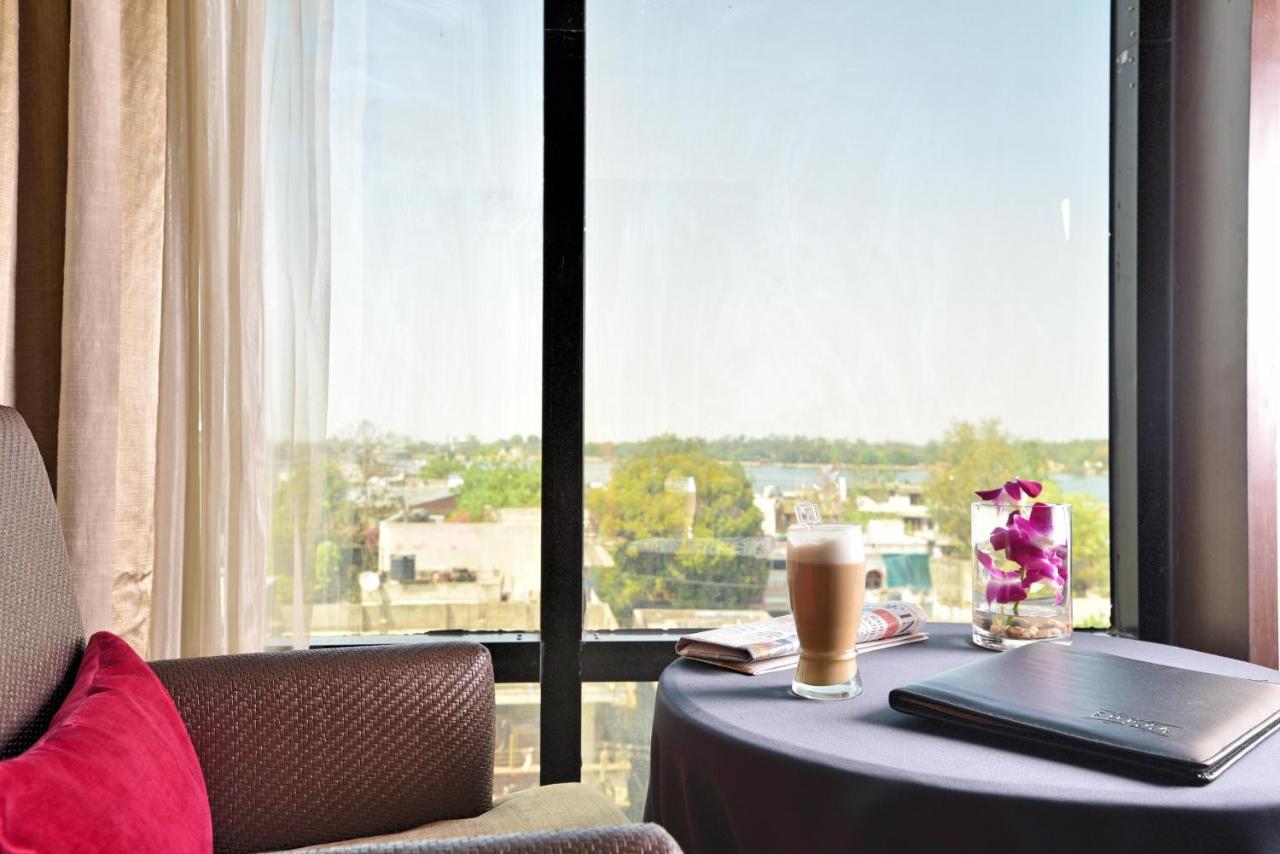 Hotel Surya Plaza Кота Екстериор снимка