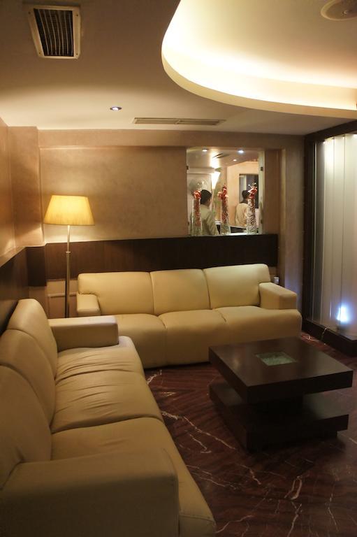 Hotel Surya Plaza Кота Екстериор снимка