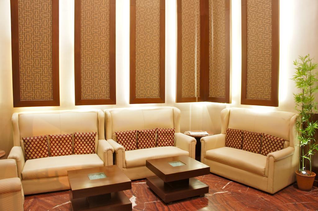 Hotel Surya Plaza Кота Екстериор снимка
