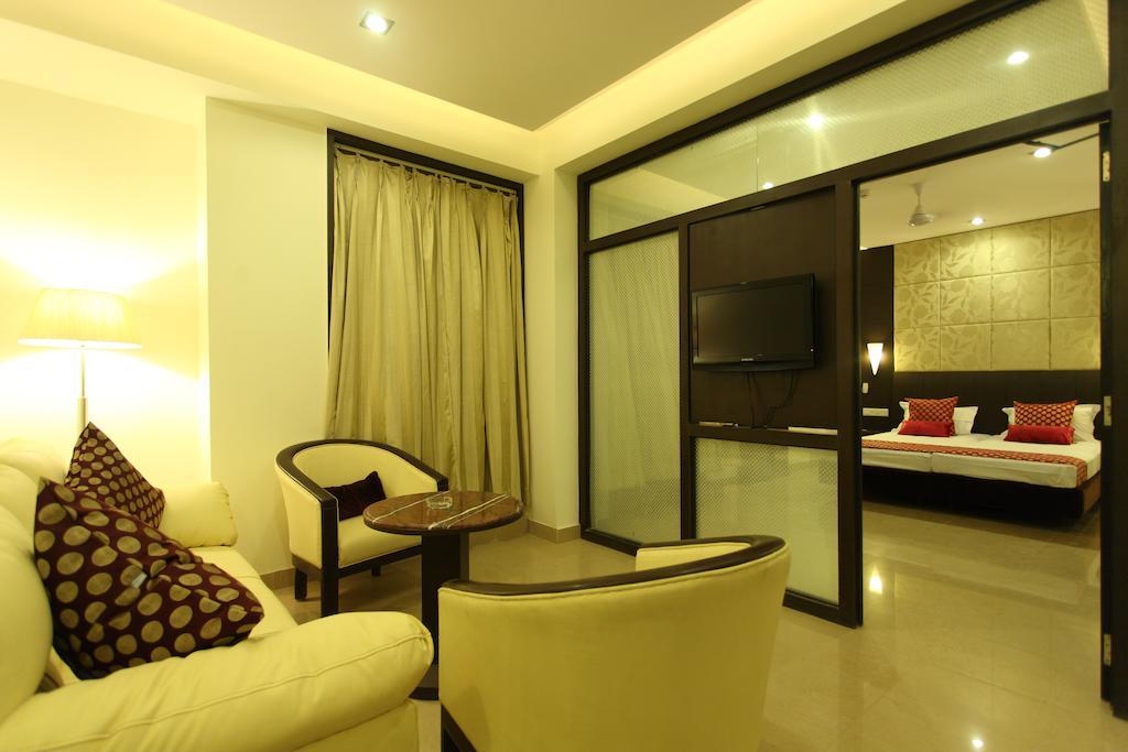 Hotel Surya Plaza Кота Екстериор снимка