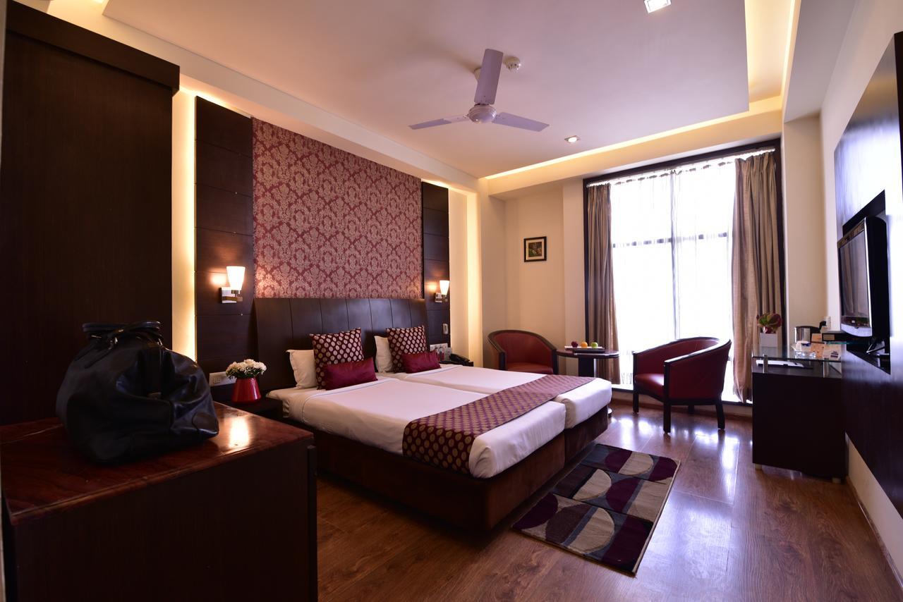 Hotel Surya Plaza Кота Екстериор снимка