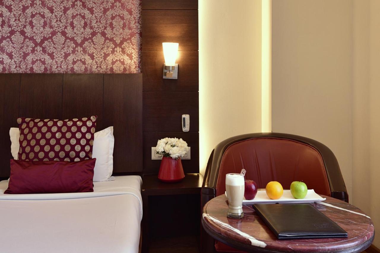 Hotel Surya Plaza Кота Екстериор снимка