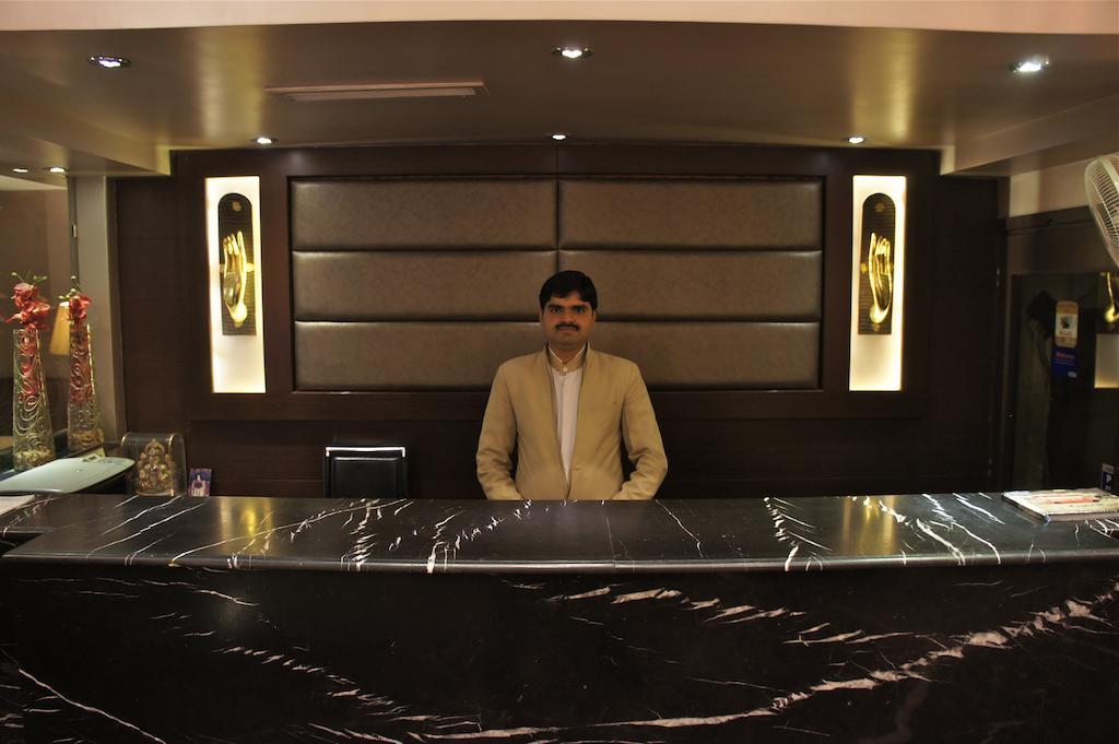 Hotel Surya Plaza Кота Екстериор снимка