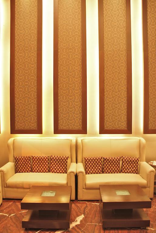 Hotel Surya Plaza Кота Екстериор снимка